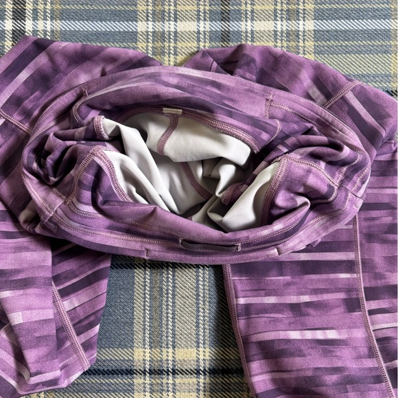 Lululemon Speed Up Purple Striped Crop Leggings Size 6 - Picture 10 of 11